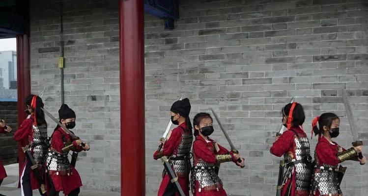 《金甲武士出装顺序攻略》（以最佳装备搭配，无敌金甲翻盖全场）